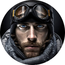 Lade das Bild in den Galerie-Viewer, Aluminiumbild gebürstet Abenteuerlicher Mann mit eisblauen Augen im Schnee Kreis