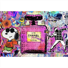 Lade das Bild in den Galerie-Viewer, Leinwandbild Abstrakte Collage mit Parfumflasche Querformat