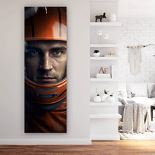 Lade das Bild in den Galerie-Viewer, Aluminiumbild gebürstet Alter Rennwagen und Fahrer mit Helm Panorama Hoch