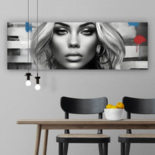 Lade das Bild in den Galerie-Viewer, Poster Anmutige Königin in Schwarz-Weiß mit bunten Akzenten Panorama