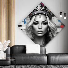 Lade das Bild in den Galerie-Viewer, Poster Anmutige Königin in Schwarz-Weiß mit bunten Akzenten Raute