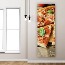 Lade das Bild in den Galerie-Viewer, Spannrahmenbild Appetitliche Pizza auf Holz Panorama Hoch