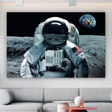 Lade das Bild in den Galerie-Viewer, Poster Astronaut auf dem Mond Querformat