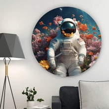 Lade das Bild in den Galerie-Viewer, Aluminiumbild Astronaut in einem Blumenmeer Kreis
