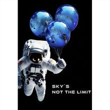 Lade das Bild in den Galerie-Viewer, Poster Astronaut mit Erdballons im All Hochformat