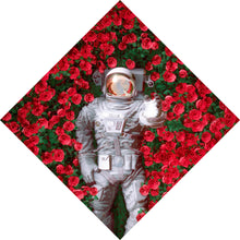 Lade das Bild in den Galerie-Viewer, Aluminiumbild Astronaut zwischen Rosen Raute