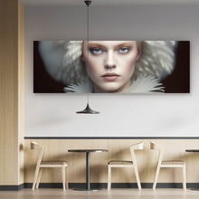 Lade das Bild in den Galerie-Viewer, Leinwandbild Ausdrucksstarke Frau mit modernem Kopfschmuck Panorama