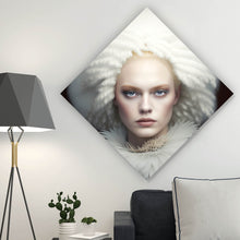 Lade das Bild in den Galerie-Viewer, Poster Ausdrucksstarke Frau mit modernem Kopfschmuck Raute