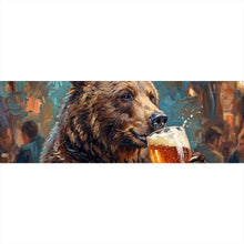 Lade das Bild in den Galerie-Viewer, Poster Bär genießt Bier in rustikalem Ambiente Panorama