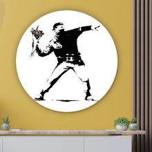Lade das Bild in den Galerie-Viewer, Aluminiumbild gebürstet Banksy - Blumenwerfer Kreis
