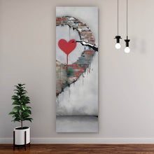 Lade das Bild in den Galerie-Viewer, Leinwandbild Banksy großes Herz Street Art Panorama Hoch