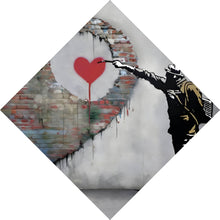 Lade das Bild in den Galerie-Viewer, Leinwandbild Banksy großes Herz Street Art Raute