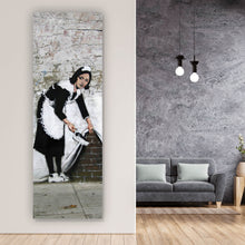 Lade das Bild in den Galerie-Viewer, Leinwandbild Banksy - Hausfrau Panorama Hoch