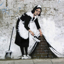 Lade das Bild in den Galerie-Viewer, Aluminiumbild Banksy - Hausfrau Quadrat