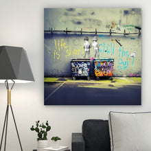 Lade das Bild in den Galerie-Viewer, Spannrahmenbild Banksy - Life is short Quadrat