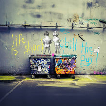 Lade das Bild in den Galerie-Viewer, Aluminiumbild Banksy - Life is short Quadrat