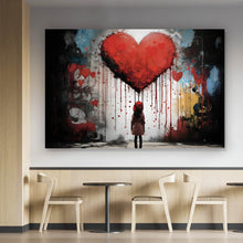 Lade das Bild in den Galerie-Viewer, Aluminiumbild gebürstet Mädchen mit Herz Street Art Querformat