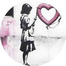 Lade das Bild in den Galerie-Viewer, Aluminiumbild Banksy - Mädchen mit Rettungsring Kreis