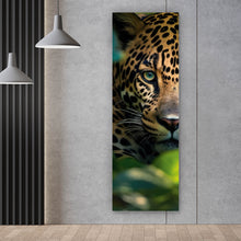 Lade das Bild in den Galerie-Viewer, Leinwandbild Beeindruckendes Leoparden Porträt im Dschungel Panorama Hoch