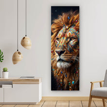 Lade das Bild in den Galerie-Viewer, Acrylglasbild Beeindruckendes Löwenporträt mit Juwelenverzierung Panorama Hoch