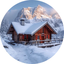 Lade das Bild in den Galerie-Viewer, Aluminiumbild gebürstet Berghütte in verschneiter Alpenlandschaft bei Sonnenaufgang Kreis