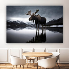 Lade das Bild in den Galerie-Viewer, Poster Berglandschaft mit See und Elch in Abendstimmung Querformat