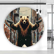 Lade das Bild in den Galerie-Viewer, Aluminiumbild gebürstet Bewaffneter Bär in schneebedeckter Stadtgasse Kreis