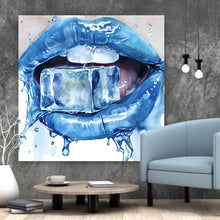 Lade das Bild in den Galerie-Viewer, Spannrahmenbild Blaue Lippen mit Eiswürfel Quadrat