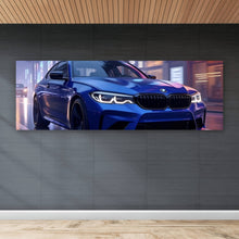 Lade das Bild in den Galerie-Viewer, Aluminiumbild gebürstet Blauer Sportwagen bei Nacht in der Stadt Panorama