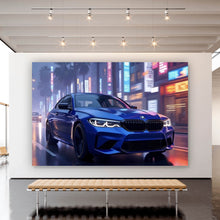 Lade das Bild in den Galerie-Viewer, Poster Blauer Sportwagen bei Nacht in der Stadt Querformat