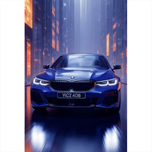 Lade das Bild in den Galerie-Viewer, Poster Blauer Sportwagen in futuristischer Umgebung Hochformat
