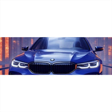 Lade das Bild in den Galerie-Viewer, Poster Blauer Sportwagen in futuristischer Umgebung Panorama