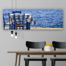 Lade das Bild in den Galerie-Viewer, Aluminiumbild gebürstet Blauer Tisch am Meer Panorama