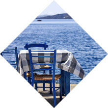 Lade das Bild in den Galerie-Viewer, Poster Blauer Tisch am Meer Raute