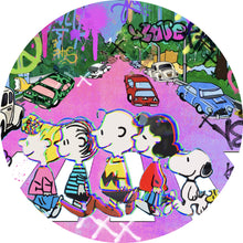 Lade das Bild in den Galerie-Viewer, Aluminiumbild gebürstet Bunte Zeichentrickfiguren vor Graffitiwand Kreis