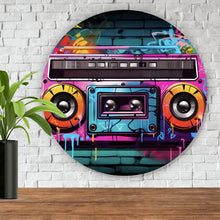 Lade das Bild in den Galerie-Viewer, Aluminiumbild gebürstet Bunter Rekorder Ghettoblaster vor Graffiti Wand Kreis