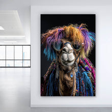 Lade das Bild in den Galerie-Viewer, Leinwandbild Buntes Kamel mit Brille Hochformat