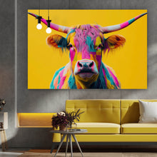 Lade das Bild in den Galerie-Viewer, Acrylglasbild Buntes modernes Hochlandrind vor gelben Hintergrund Querformat