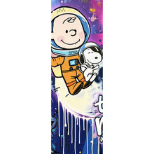 Lade das Bild in den Galerie-Viewer, Aluminiumbild gebürstet Charlie und Snoopy im Weltall Pop Art Panorama Hoch