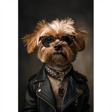 Lade das Bild in den Galerie-Viewer, Leinwandbild Cooler kleiner Hund mit Lederjacke und Brille Hochformat