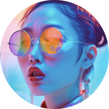 Lade das Bild in den Galerie-Viewer, Aluminiumbild gebürstet Cooles asiatisches Frauenportrait Kreis