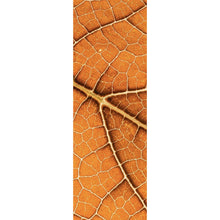 Lade das Bild in den Galerie-Viewer, Leinwandbild Detailansicht eines herbstlichen Blattes Panorama Hoch