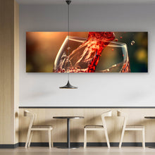 Lade das Bild in den Galerie-Viewer, Aluminiumbild gebürstet Edles Weinglas mit frischen Trauben Panorama