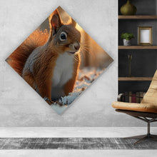 Lade das Bild in den Galerie-Viewer, Poster Eichhörnchen im verschneiten goldenen Morgenlicht Raute
