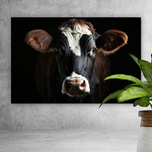 Lade das Bild in den Galerie-Viewer, Poster Eindrucksvolle Nahaufnahme einer Kuh Querformat