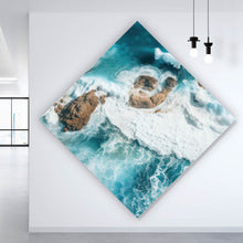 Lade das Bild in den Galerie-Viewer, Aluminiumbild gebürstet Eindrucksvolles Meeresrauschen auf Felsen Raute