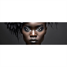 Lade das Bild in den Galerie-Viewer, Leinwandbild Elegante Frau mit beeindruckendem Federkopfschmuck Panorama