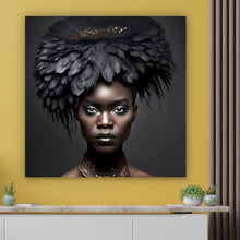 Lade das Bild in den Galerie-Viewer, Leinwandbild Elegante Frau mit beeindruckendem Federkopfschmuck Quadrat
