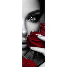 Lade das Bild in den Galerie-Viewer, Spannrahmenbild Elegante Frau mit Rosen und Schmuck No. 2 Panorama Hoch