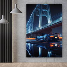 Lade das Bild in den Galerie-Viewer, Aluminiumbild gebürstet Elegante Frau vor Brücke und Sportwagen bei Nacht Hochformat